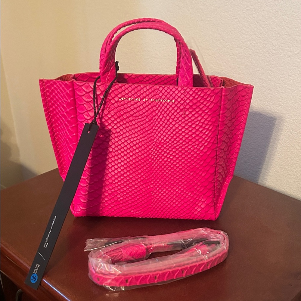 Ampersand as apostrophe Pink Women's Tote Bag!